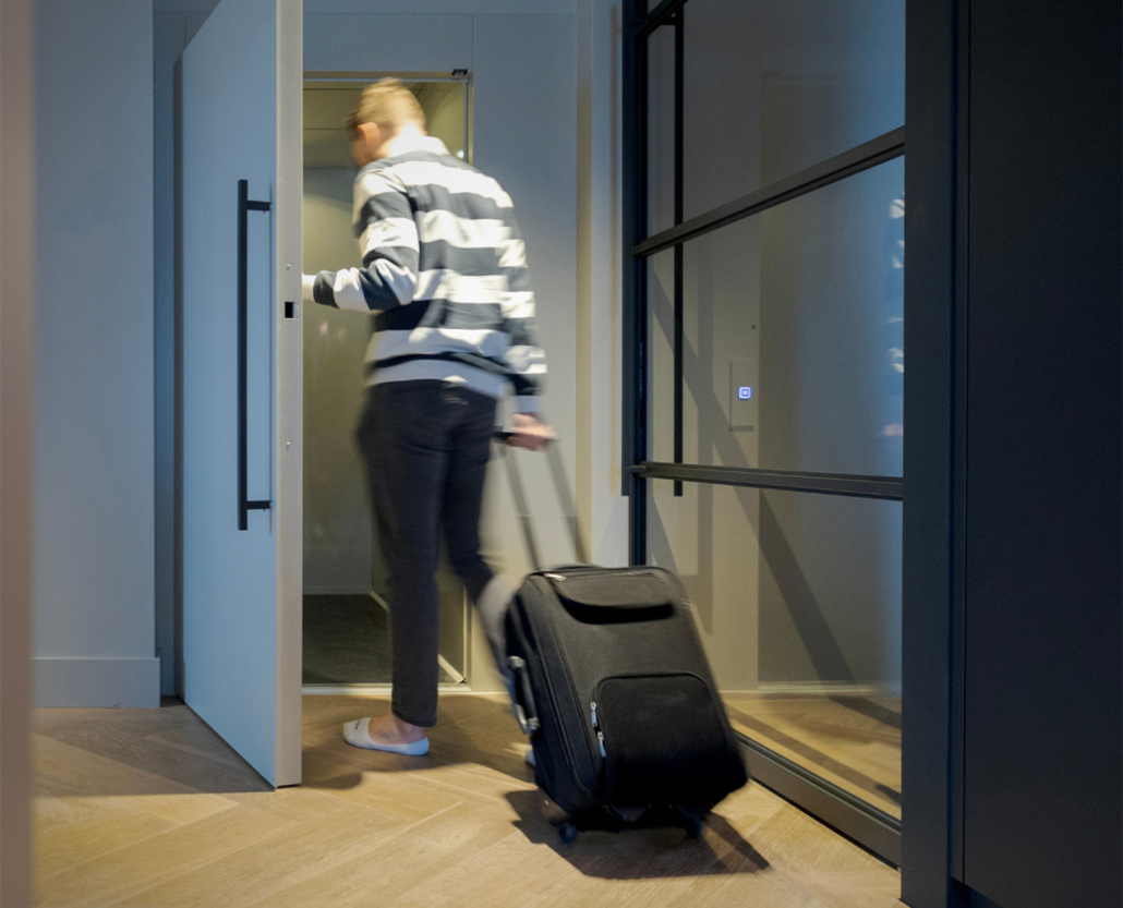 Cibes Lift Helps Carry Luggage